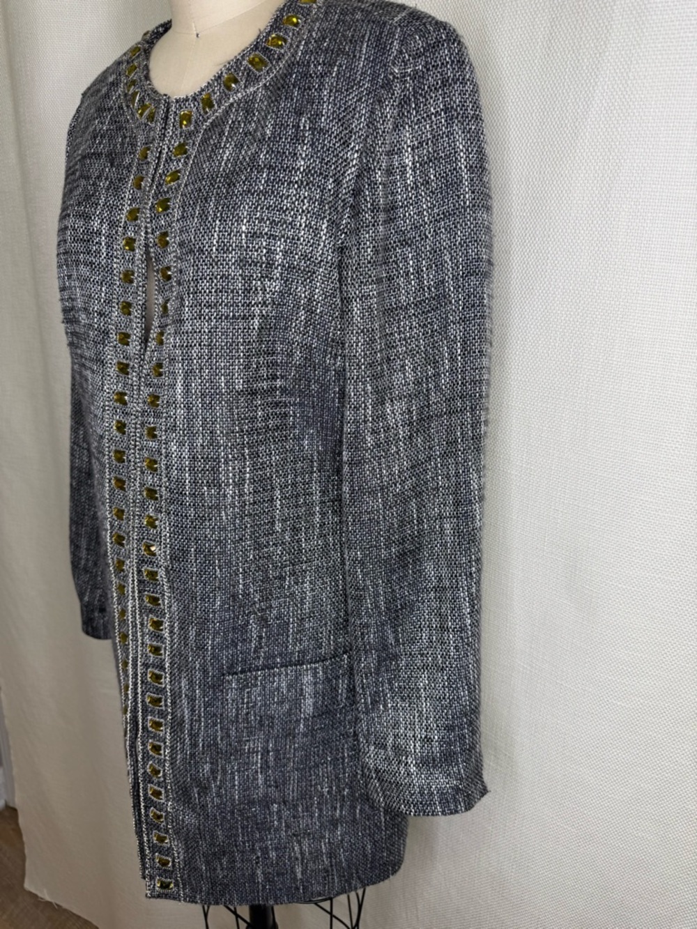 Chico’s Embellished Tweed Jacket Size 1 Lightly Used Chic Classic Style - Picture 3 of 8